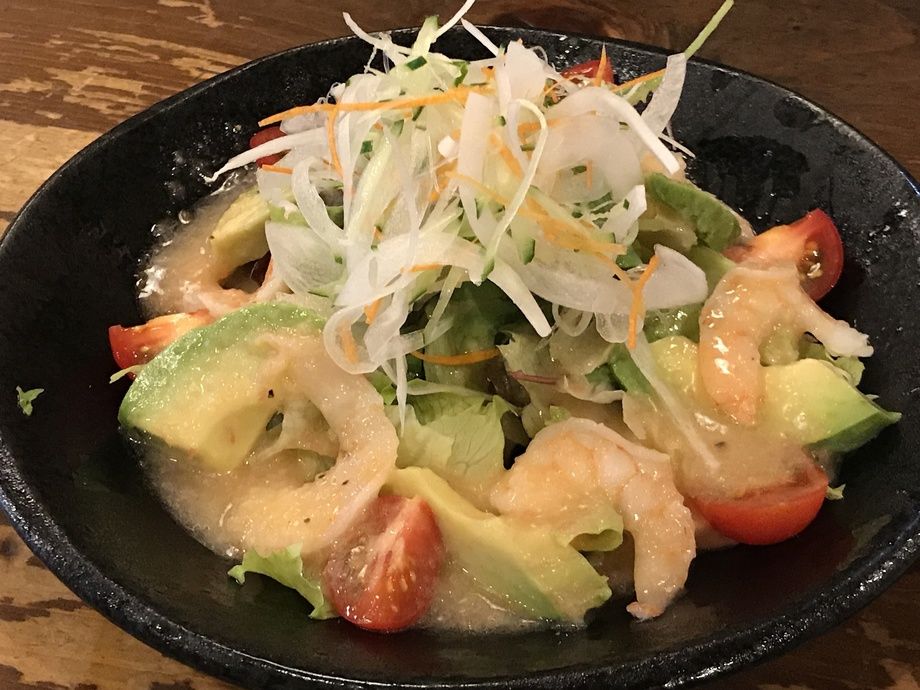 えびとアボカドのサラダ