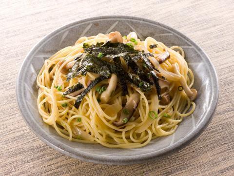 スパゲッティ　和風きのこ　(サラダ付き）（800）