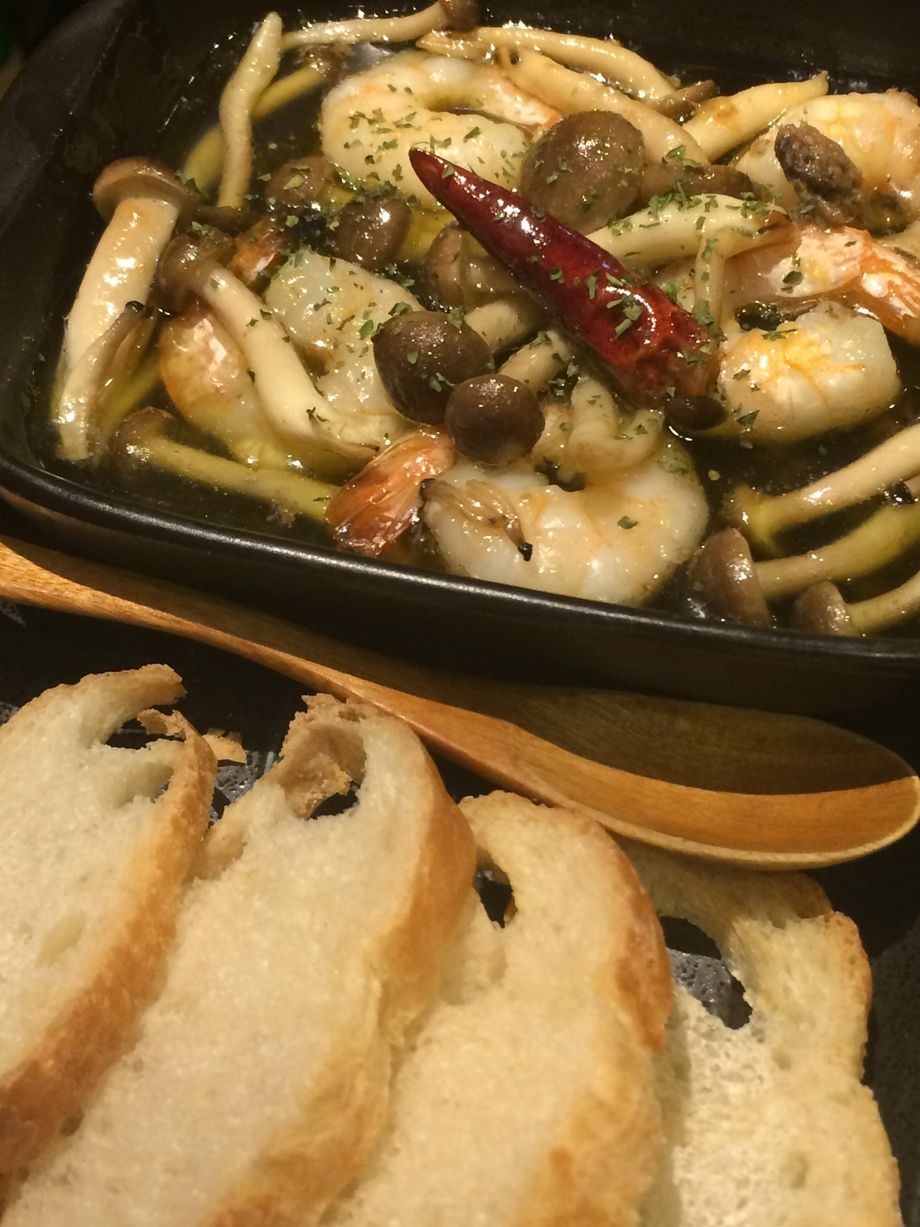 エビとキノコのアヒージョ