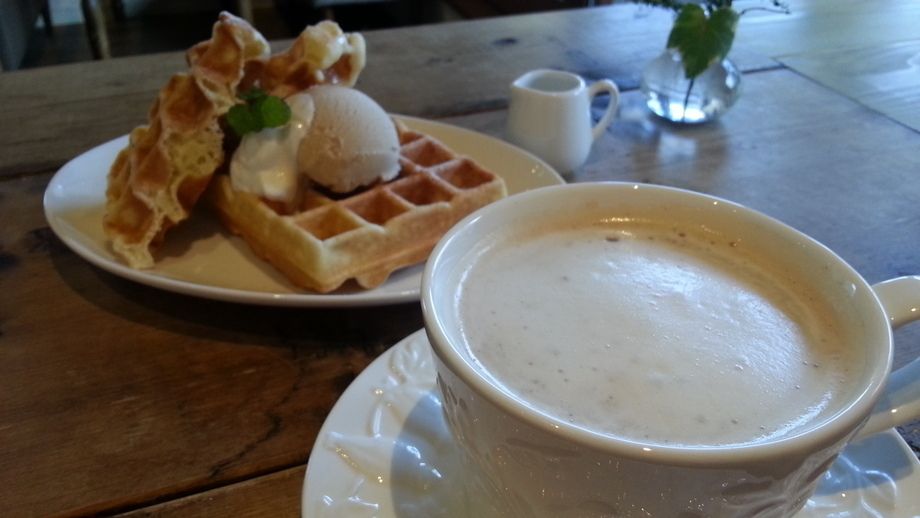 紅茶のワッフル＆ティーセット（1200円）