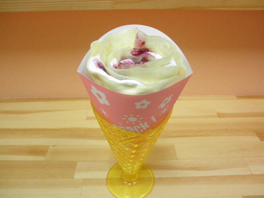 クレープ　ブルーベリー生クリーム