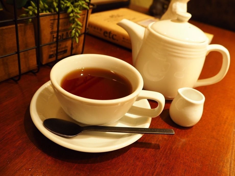 紅茶(ストレート、ミルク)ホット（460円）