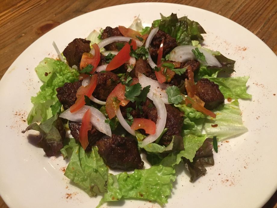 ブトゥワ（スパイスマトンを生野菜と）