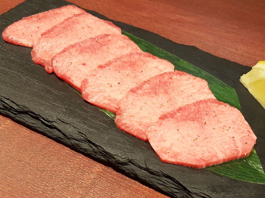 上タン塩／Fine Cow's Tongue（一人前: 1,980円／四枚売: 1,320円／一人焼肉: 594円）