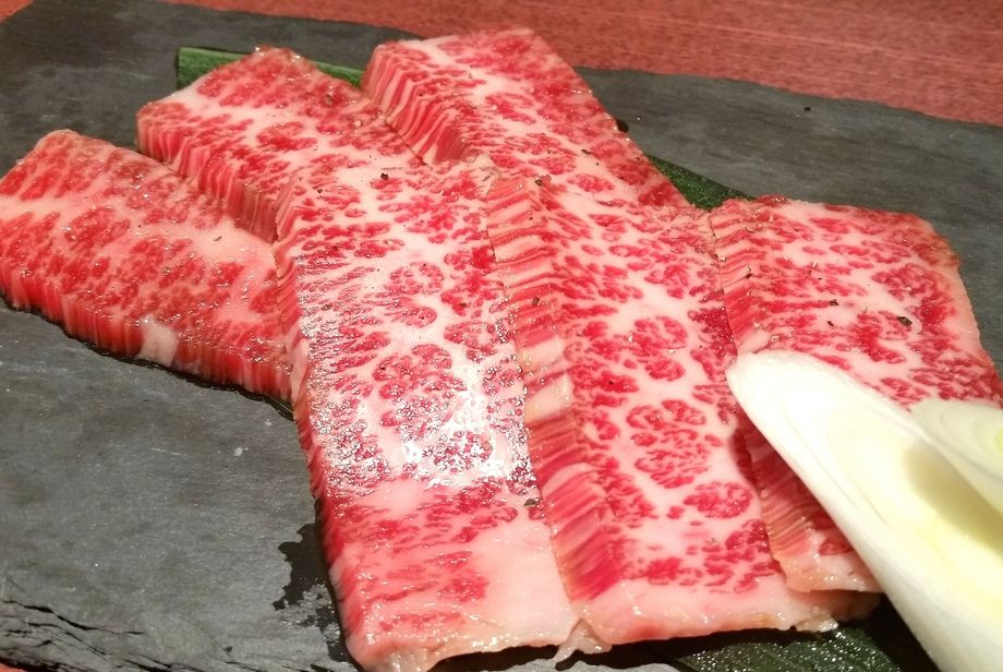 上カルビ／Fine Beef Galbi（一人前: 2,475円／四枚売: 1,650円／一人焼肉: 743円）