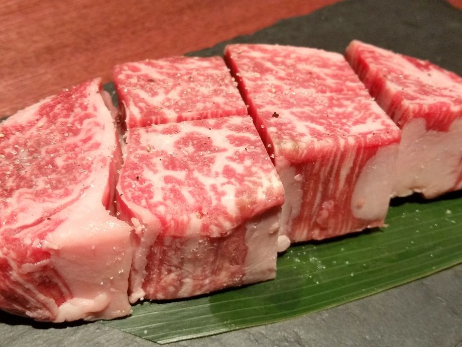 フィレ／Cow's Full Tenderloin（一人前: 4,320円／一人焼肉: 1,296円）