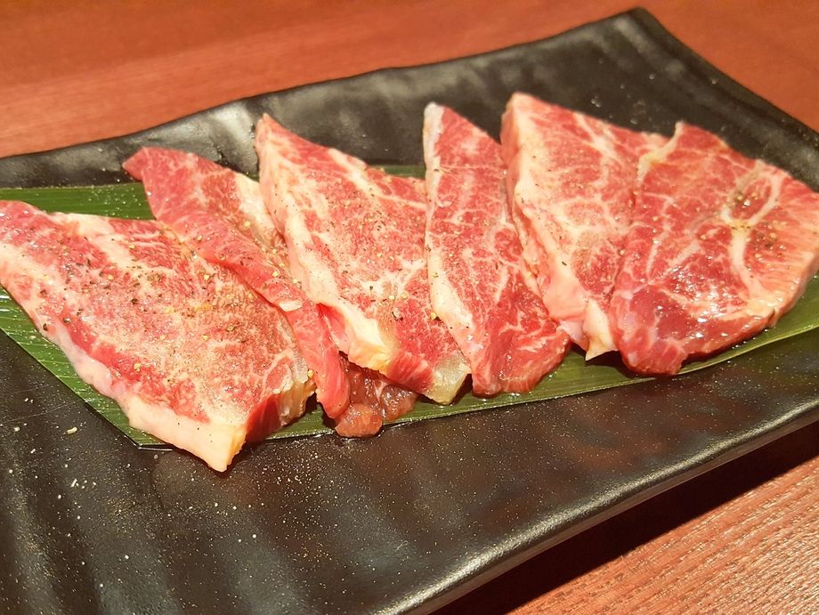 カシラ／Cow's Temple（一人前: 970円／一人焼肉: 291円）