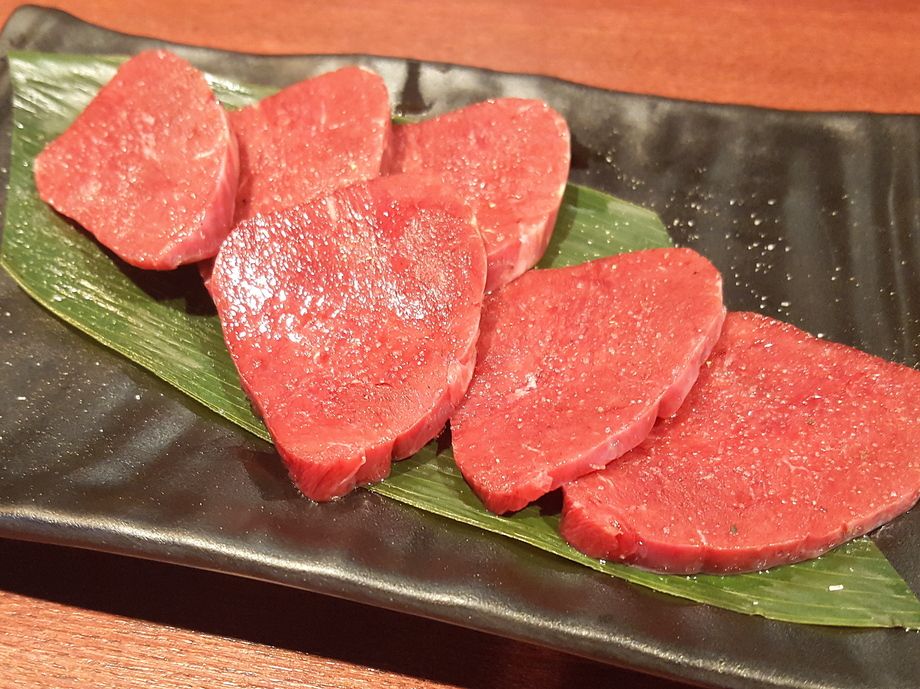 ハツ／Cow's Heart（一人前: 990円／一人焼肉: 297円）