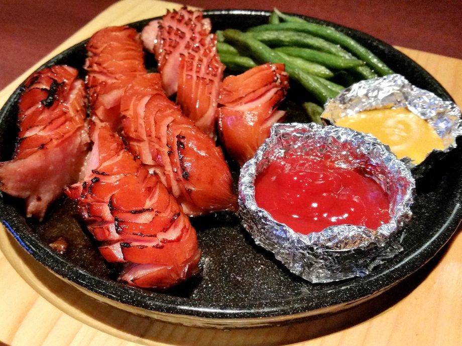 ソーセージ盛合せ／Assorted Sausage（980円）