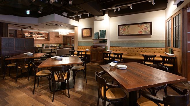 壁側テーブル席