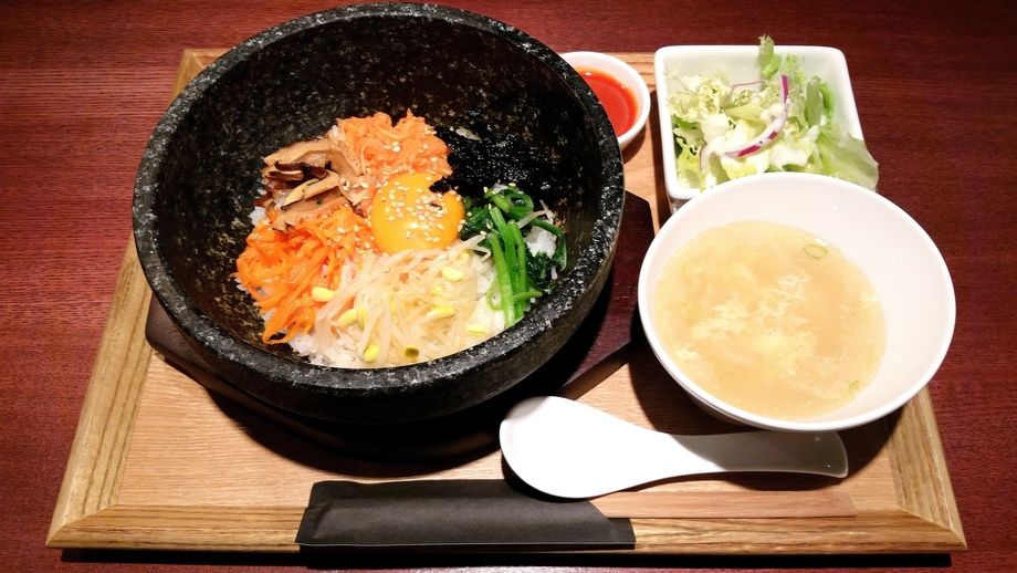 石焼きビビンバ定食／Bibimba Roasted on Hot pebbles Lunch Set（1,100円）