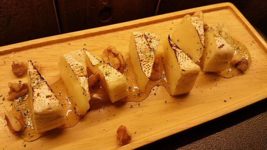 焼きカマンベールチーズのはちみつがけ（600円(税抜)）