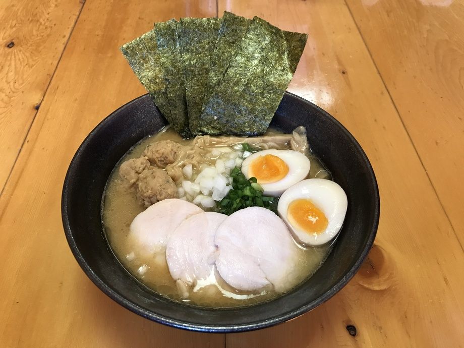 濃厚醤油鶏白湯らーめん