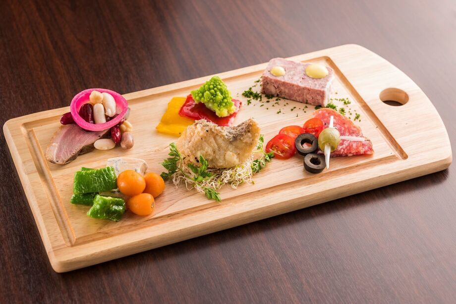 本日の前菜5種盛り合わせ（1,382円）