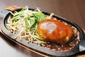 うどん屋さんのふわふわハンバーグセット