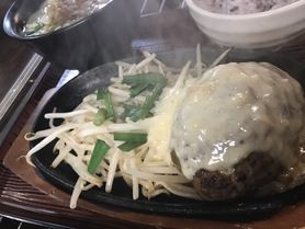 プレミアムシリーズラクレットチーズのハンバーグセット