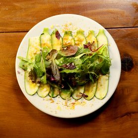 スライスしたズッキーニのサラダ仕立て～カラスミ添え～