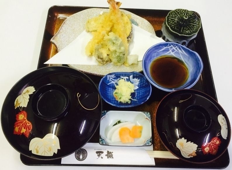ランチ：天ぷら定食（1320円）