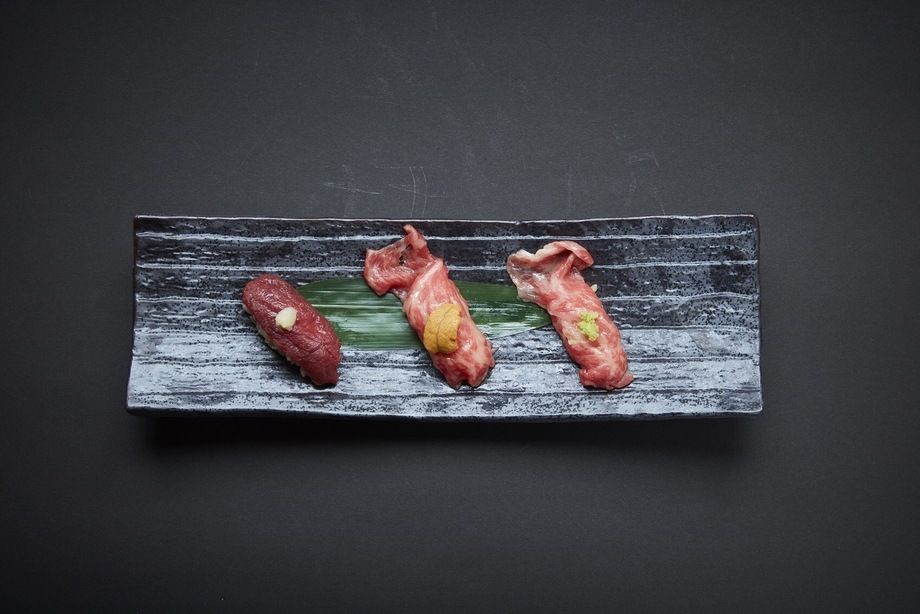 肉寿司　三種盛り（１２００円）