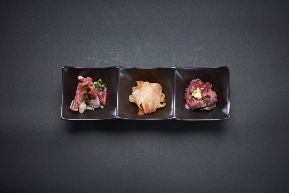お肉の前菜三種（珍味盛り合わせ）（９００円）