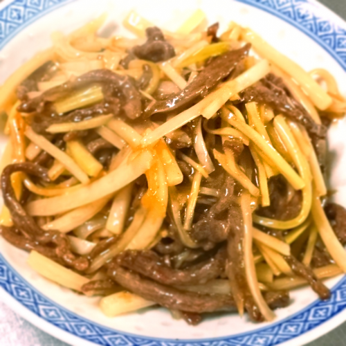 牛肉とセロリの細切り炒め（芹菜牛肉絲）
