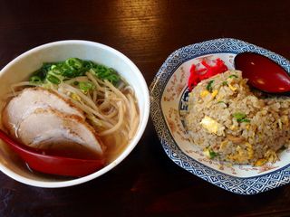 レディースセット (女性限定) (半らーめん+半チャーハン)