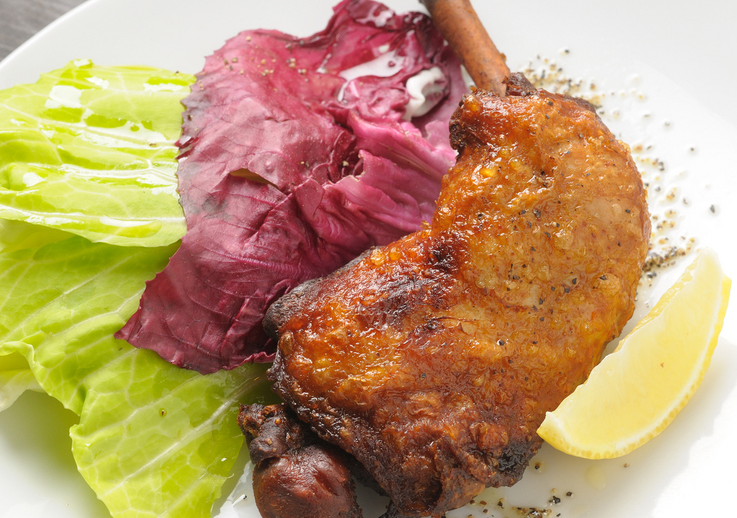 名物！　骨付き鶏ももの一本揚げ