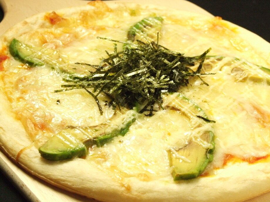 アボカドの和風マヨピザ