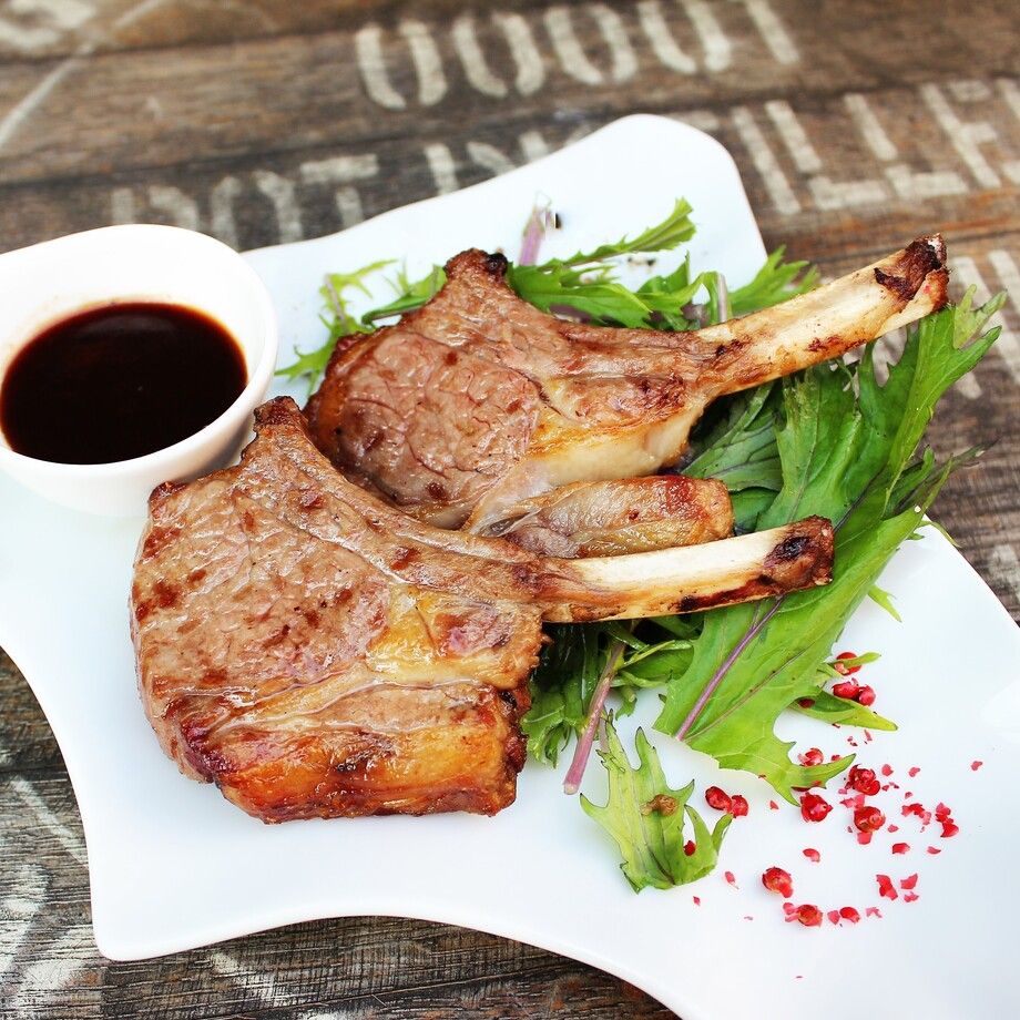 自家製ジンギスカンソースで食べるラムチョップ（1280）