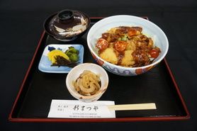 ついに出来ました新メニュー！デミカツ丼！