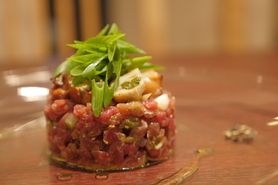 燻製牡蠣とラムロースのタルタル