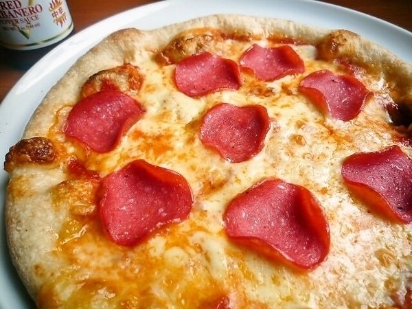 サラミピッツア