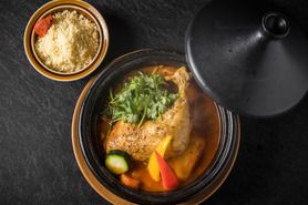 本日のタジン　森林鶏 骨付きもも肉のスパイシータジン