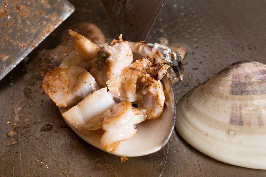 活蛤 ハマグリ 鉄板焼	（ランチ・ディナー：３，０００円（消費税・サービス料込））