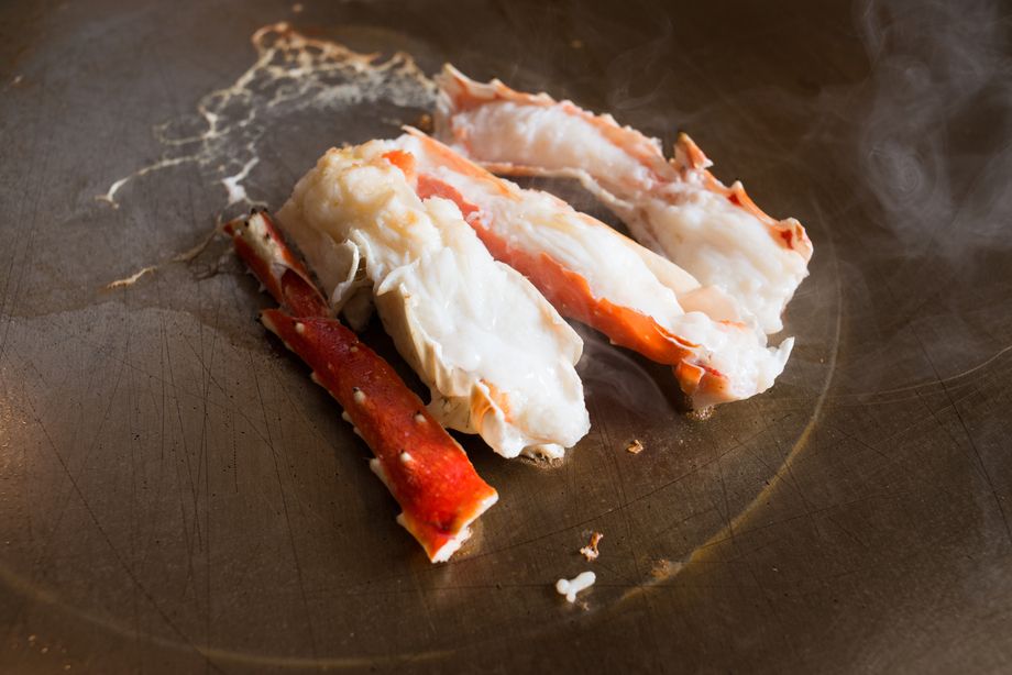 タラバ蟹 鉄板蒸し焼き	（ランチ・ディナー：６，０００円（消費税・サービス料込））