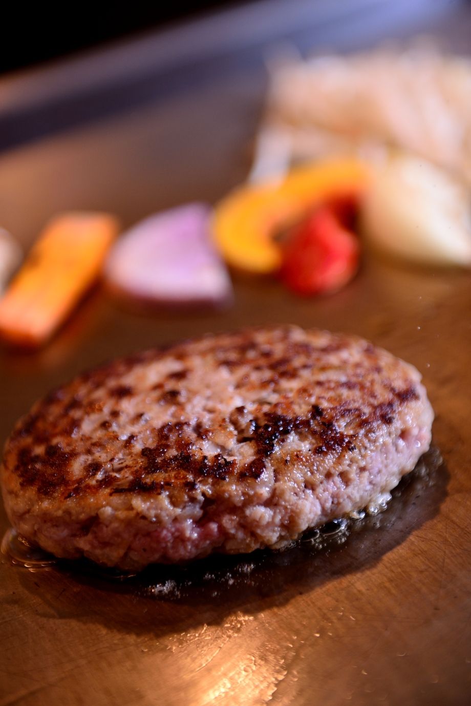 エイジングビーフ ハンバーグステーキ 100g	（ランチ・ディナー：３，０８０円（消費税・サービス料込））
