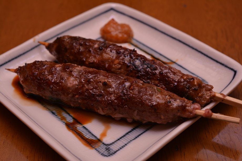 ねぎま・もも・レバ・せせり・ぼん尻・鳥もも梅しそ・鳥チーズ・かしら・タン・豚バラ・軟骨入りつくね・牛ホルモン・玉ねぎ・ネギ等