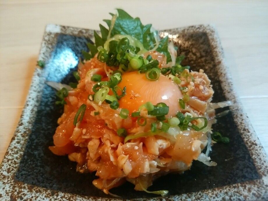 牛ハツ刺し・牛ハツユッケ・牛ハツとネギの塩昆布和え・とりわさ・鳥ユッケ・ガツ刺し・ハチノス刺し・センマイ刺し・牛モツ煮込み等