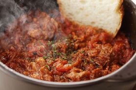 牛筋のスパイシー煮込み