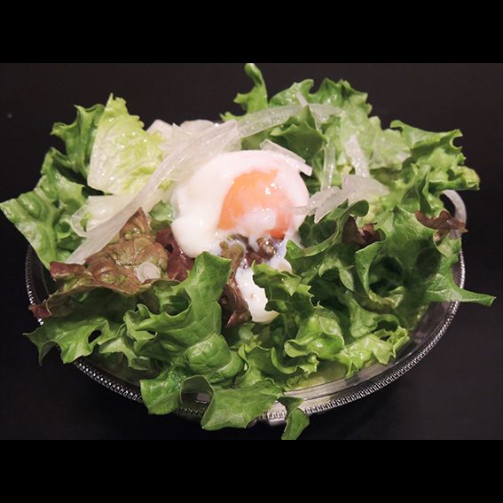温泉卵のシーザーサラダ（450）