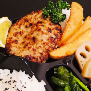 プレーンバーグ弁当（900）