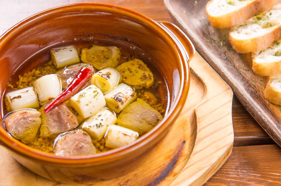 合鴨と白ネギのアヒージョ（６８０円）