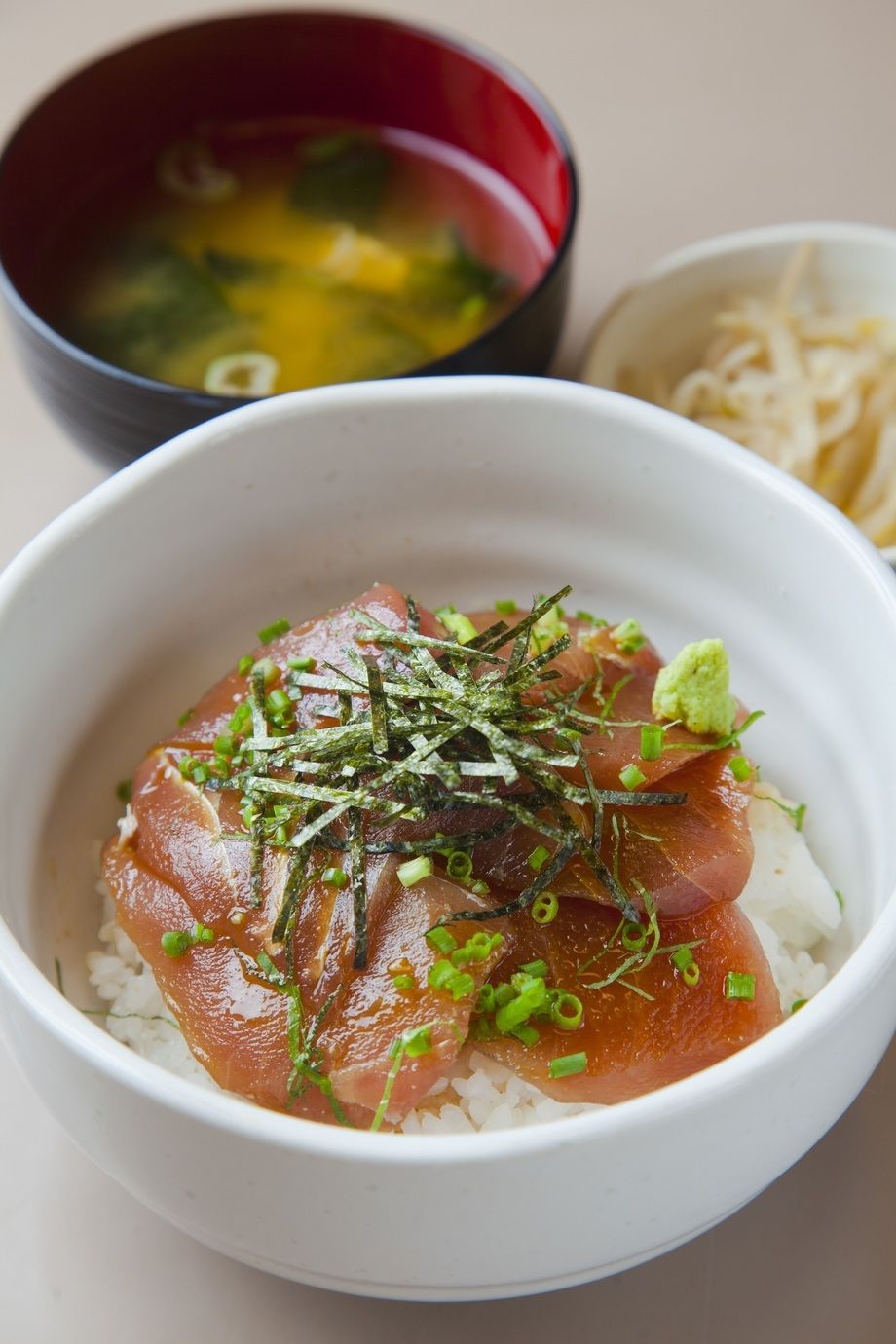 市場のまぐろ丼（900）