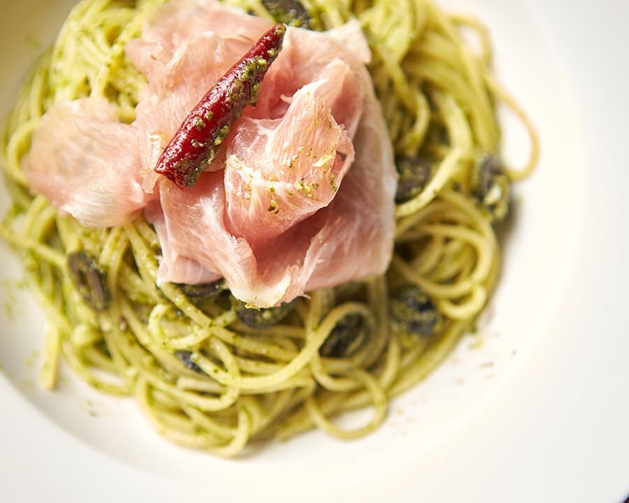 生ハムとブラックオリーブのジェノベーゼ（￥１３８０）