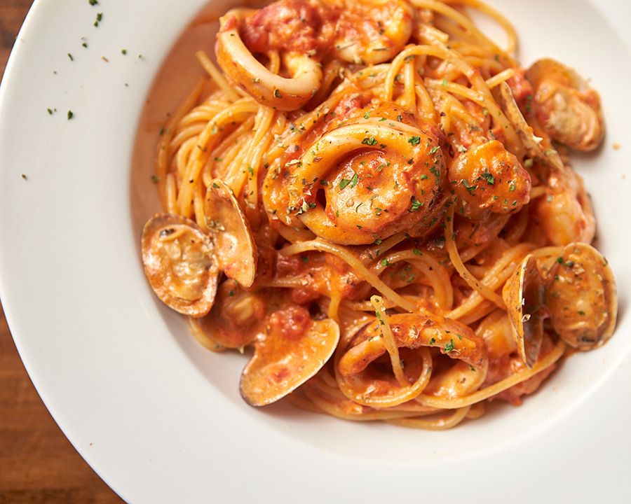 魚介たっぷりシーフードトマトクリームパスタ（￥１３８０）