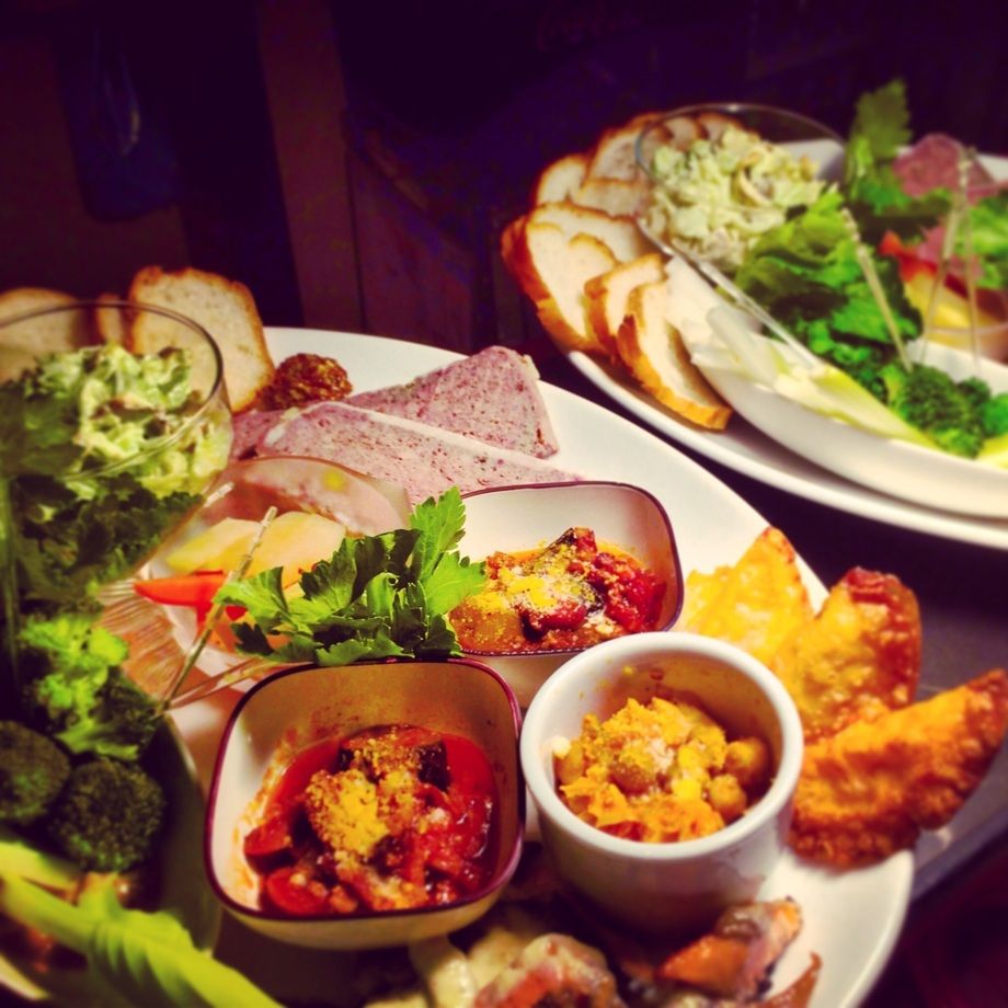 タパスミクスタ<スペイン小皿盛合せ>（1480円）