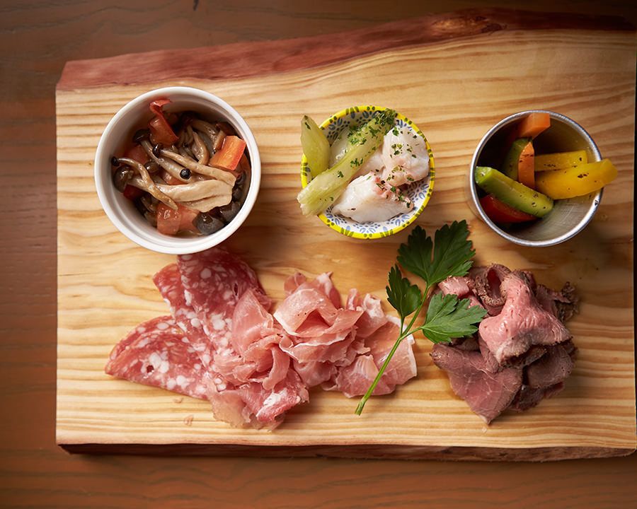 前菜盛り合わせ（５種盛り）（￥１４８０）