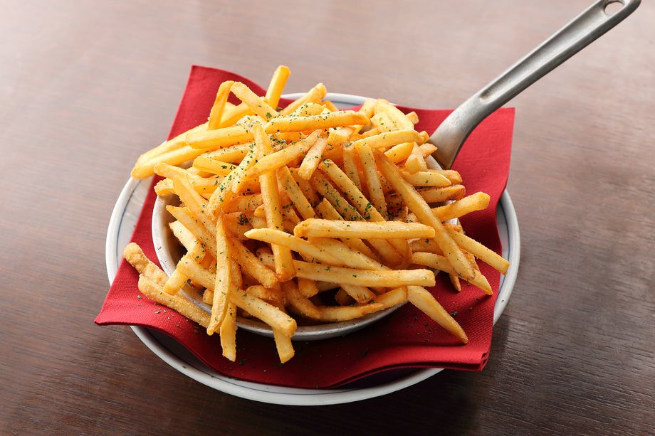 大盛り！フライドポテト（プレーン 500円 ／チーズ 600円）
