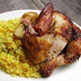 ロティサリーチキンとハーブライスとローストポテト／テイクアウトOK！