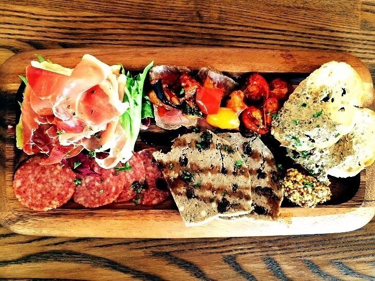 前菜盛り合わせ（1388円(2人前)）